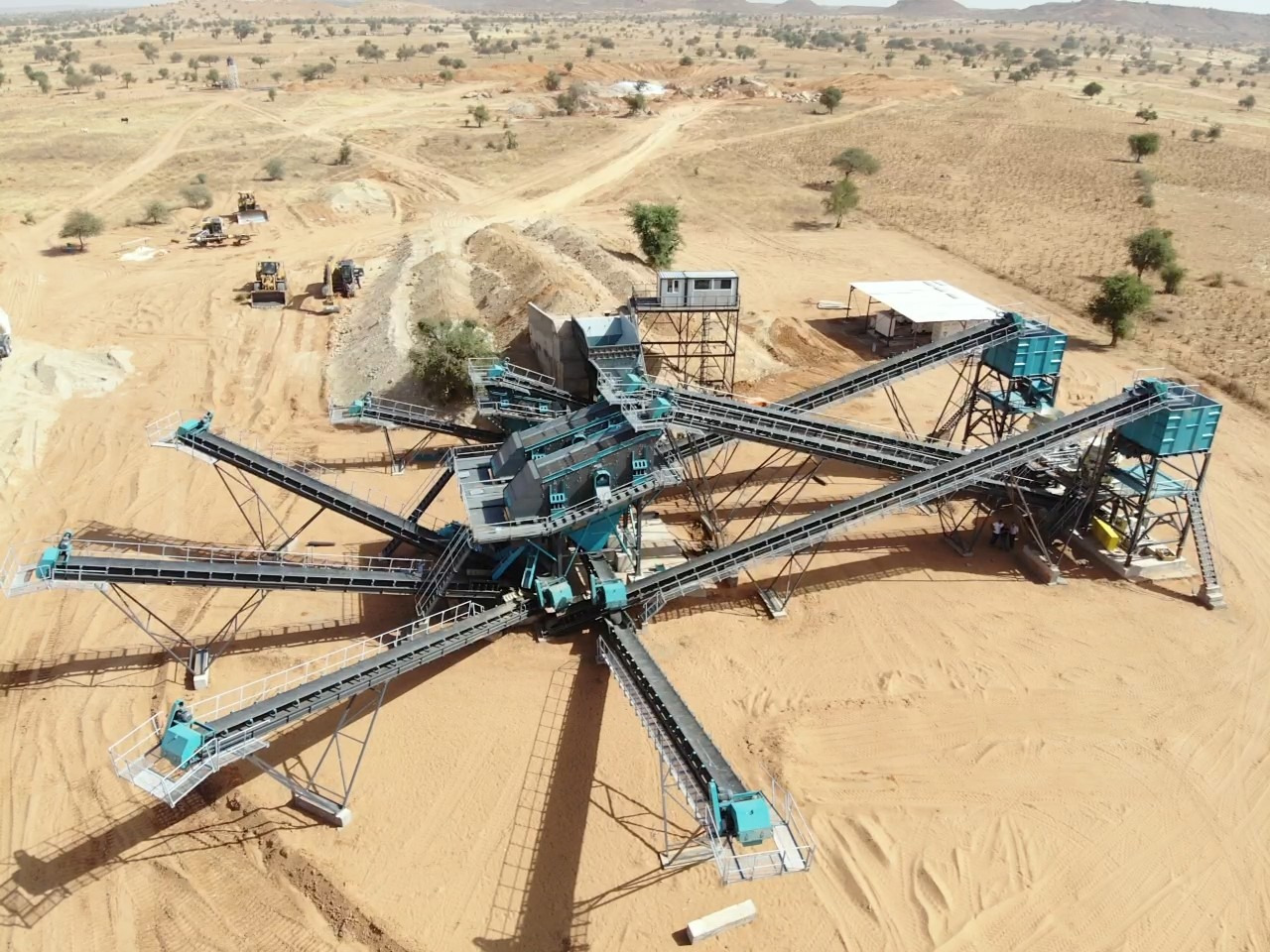 Constmach Installation Stationnaire de Concassage et de Criblage de Pierres 50 à 1 000 TPH - Crusher: picture 3 Constmach Installation Stationnaire de Concassage et de Criblage de Pierres 50 à 1 000 TPH - Crusher: picture 3