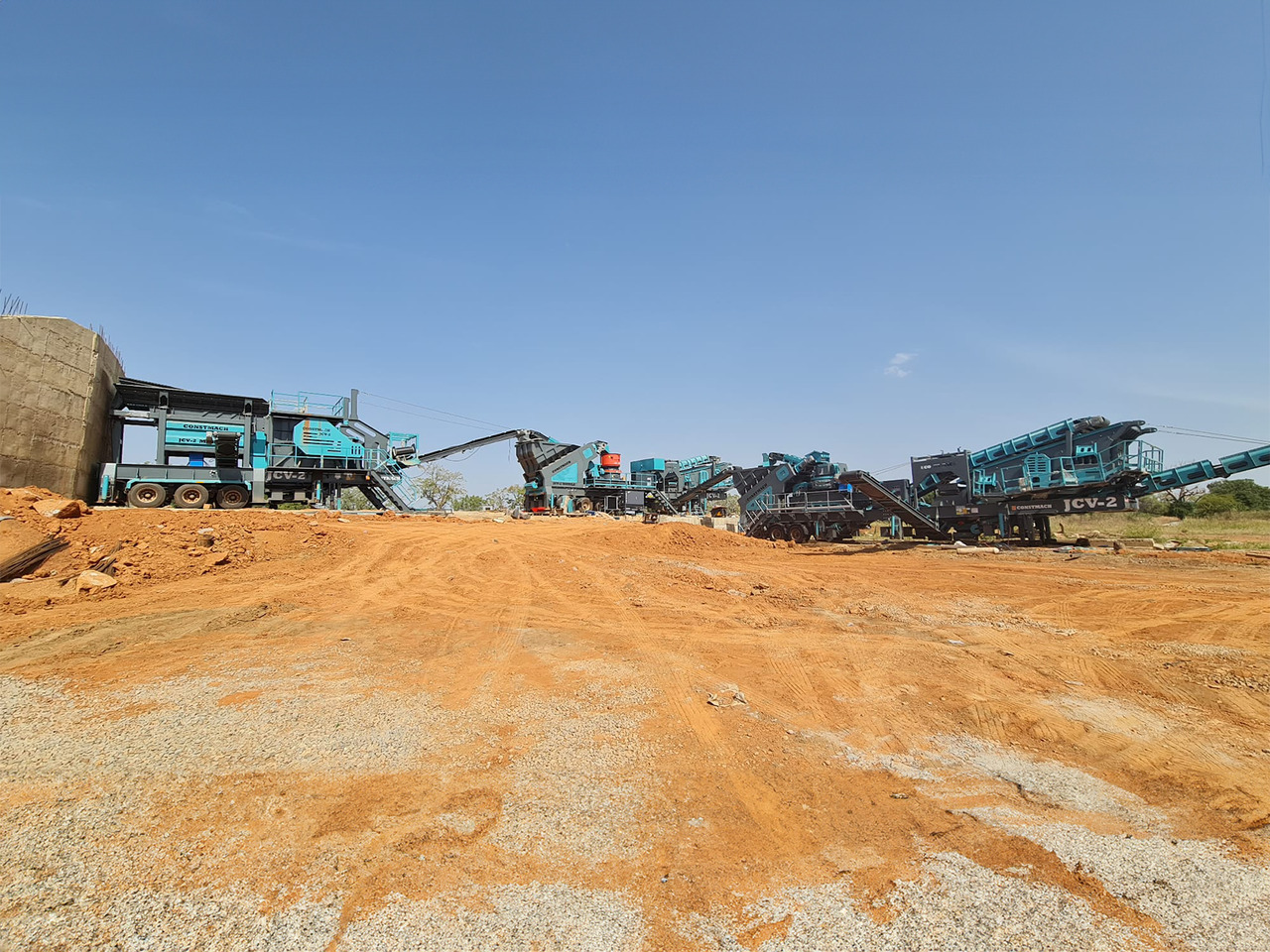 Constmach Mobile Steinbrechanlage mit einer Leistung von 150 t/h ab Lager lieferbar - Mobile crusher: picture 1 Constmach Mobile Steinbrechanlage mit einer Leistung von 150 t/h ab Lager lieferbar - Mobile crusher: picture 1