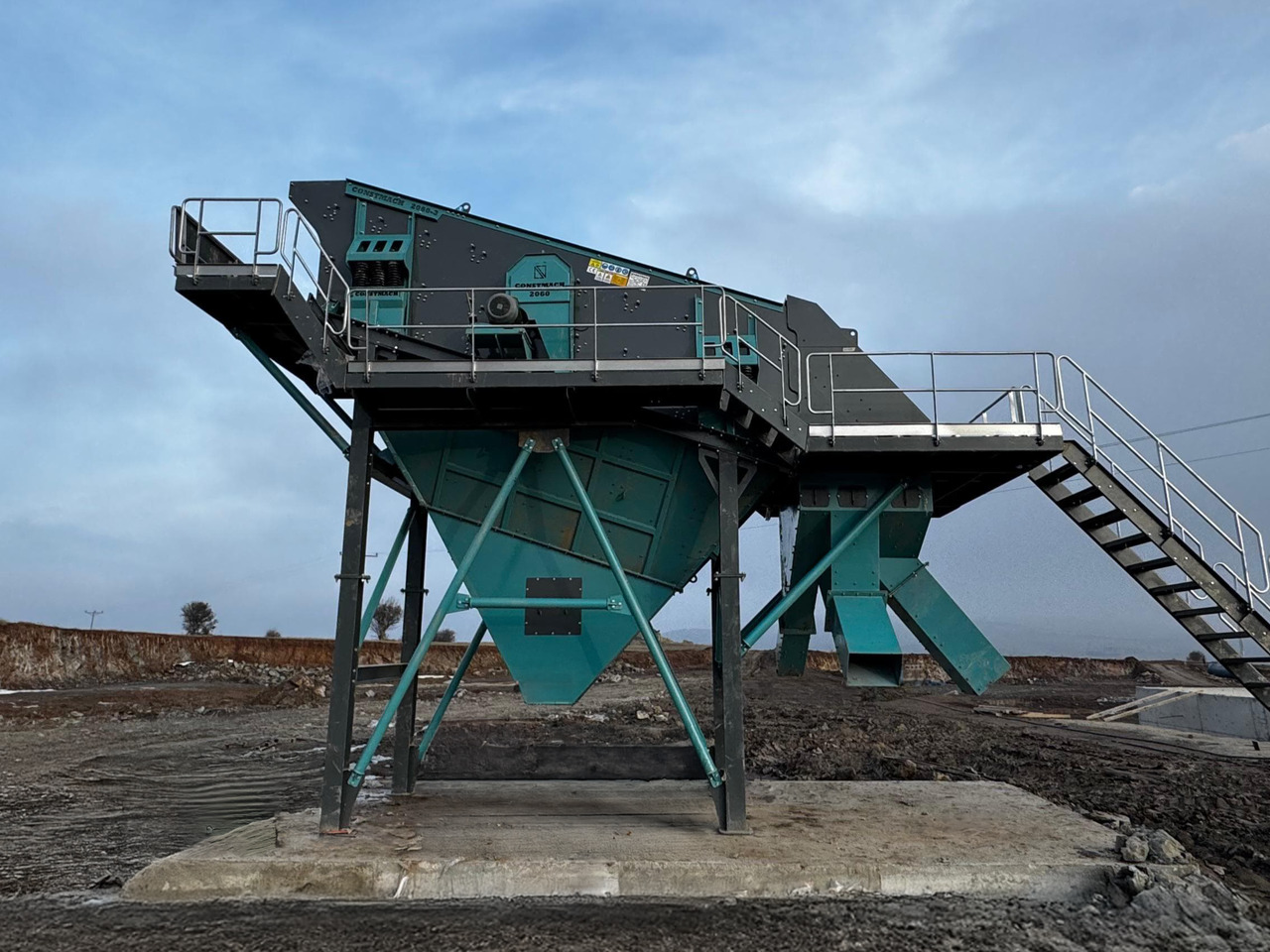 Constmach Vibrating Screen Systems 70-95 Tph 2-3-4 Stages 1200x4000 Mm - Screener: picture 1 Constmach Vibrating Screen Systems 70-95 Tph 2-3-4 Stages 1200x4000 Mm - Screener: picture 1