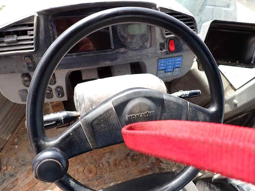 Wheel loader Komatsu WA380-8: picture 13