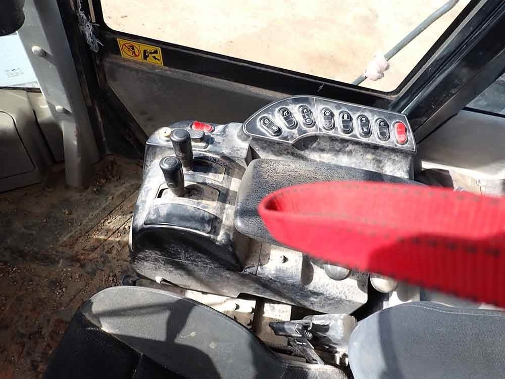 Wheel loader Komatsu WA380-8: picture 15