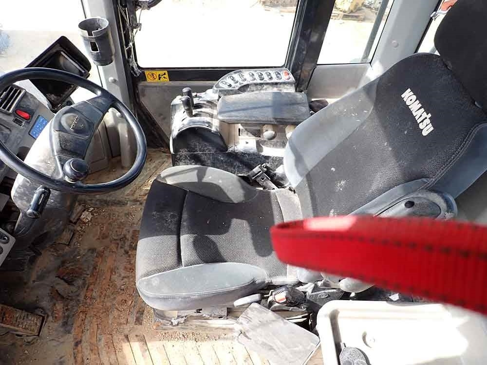 Wheel loader Komatsu WA380-8: picture 12