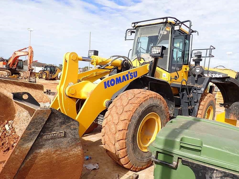 Wheel loader Komatsu WA380-8: picture 6