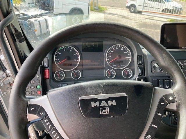 Lease a MAN TGA 18.440 4x4 MAN TGA 18.440 4x4: picture 6
