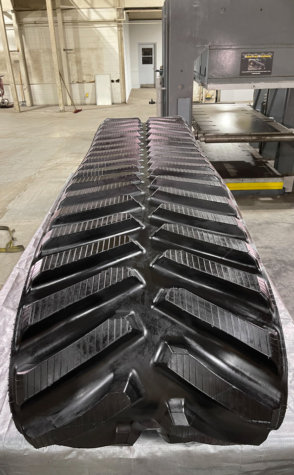 Versatile, Kinze Grain Carts, Kubota Delta track - Track for Tracked tractor: picture 1 Versatile, Kinze Grain Carts, Kubota Delta track - Track for Tracked tractor: picture 1