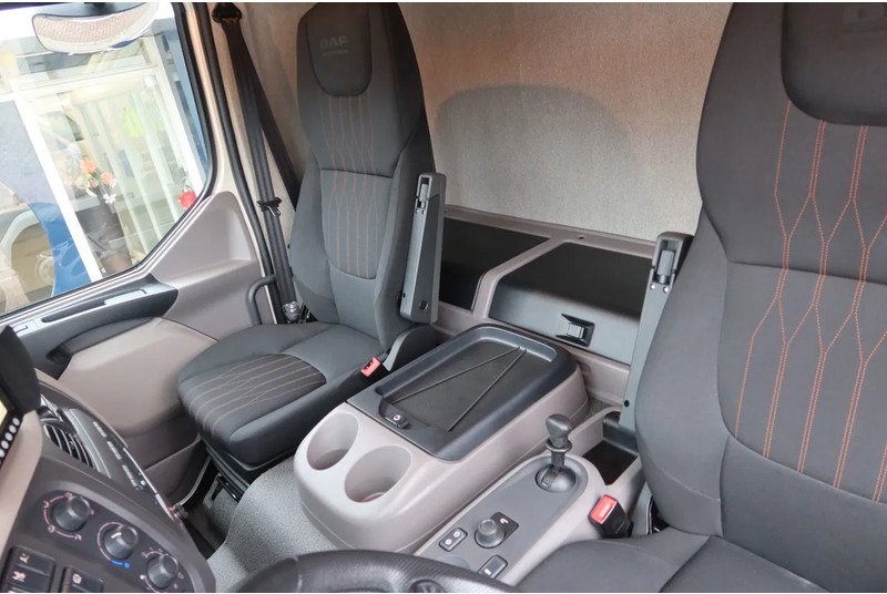 DAF LF 210 Bakwagen+ Dhollandia 1500 kg Comfort cabine - Box truck: picture 5 DAF LF 210 Bakwagen+ Dhollandia 1500 kg Comfort cabine - Box truck: picture 5