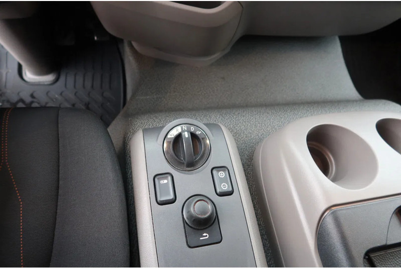 Box truck DAF LF 210 Bakwagen+ Dhollandia 1500 kg Comfort cabine: picture 12