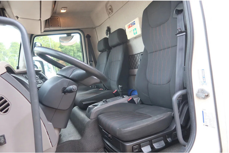 Box truck DAF LF 210 Bakwagen+ Dhollandia 1500 kg: picture 7
