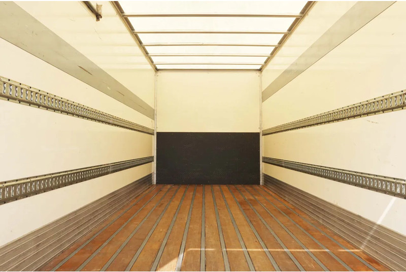 Box truck DAF LF 210 Bakwagen + Dhollandia klep 1500 kg: picture 17