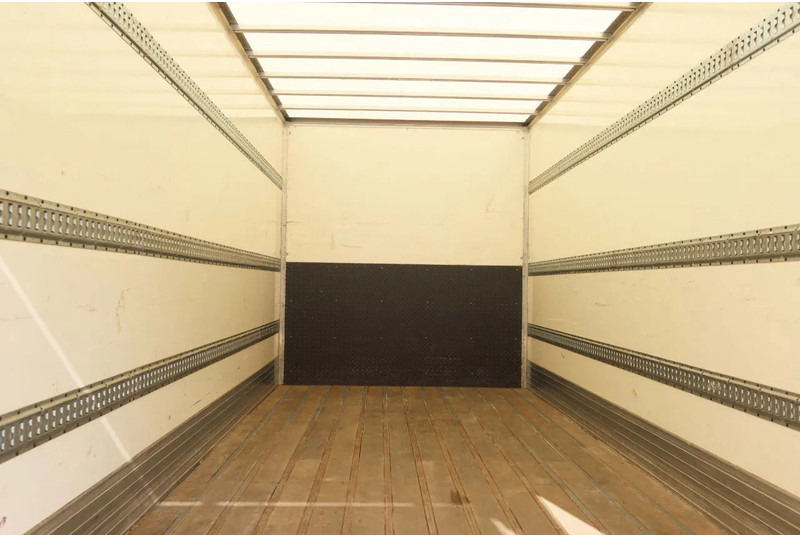 DAF LF 210 FA Bakwagen + Dhollandia 2000 kg klep extra accu set, 3x bindrail + stang. - Box truck: picture 4 DAF LF 210 FA Bakwagen + Dhollandia 2000 kg klep extra accu set, 3x bindrail + stang. - Box truck: picture 4