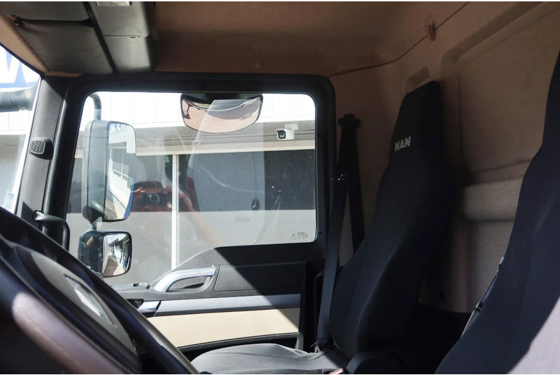 MAN TGL 12.250 Bakwagen + Laadklep DHollandia 2000 kg - Box truck: picture 5 MAN TGL 12.250 Bakwagen + Laadklep DHollandia 2000 kg - Box truck: picture 5