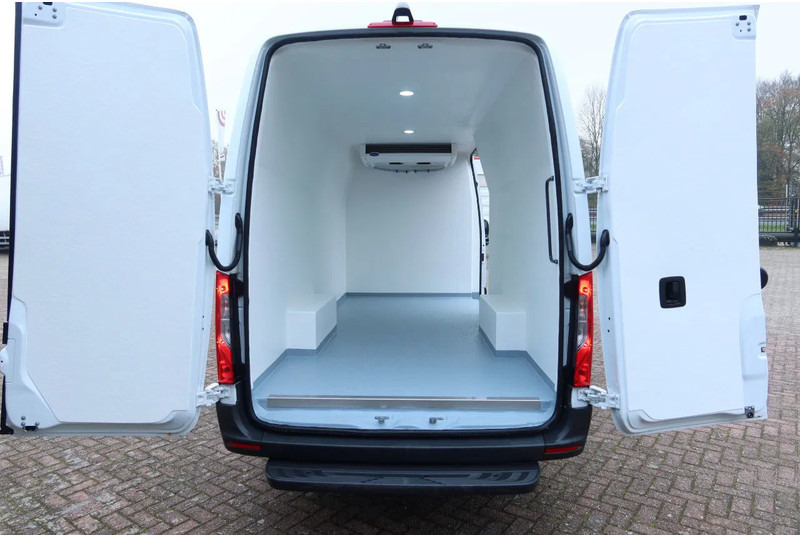 Mercedes-Benz Sprinter 317 Koel/Vries/verwarmen Carrier Xarios 350 + 220 volt nacht aansluiting - Refrigerated van: picture 4 Mercedes-Benz Sprinter 317 Koel/Vries/verwarmen Carrier Xarios 350 + 220 volt nacht aansluiting - Refrigerated van: picture 4