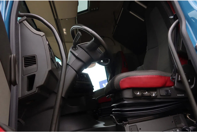 Volvo FH 460 Hooklift 8x2 Haakarm. 3x Steering axle - Cable system truck: picture 5 Volvo FH 460 Hooklift 8x2 Haakarm. 3x Steering axle - Cable system truck: picture 5