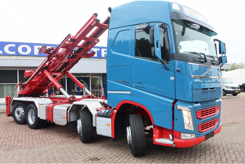 Volvo FH 460 Hooklift 8x2 Haakarm. 3x Steering axle - Cable system truck: picture 2 Volvo FH 460 Hooklift 8x2 Haakarm. 3x Steering axle - Cable system truck: picture 2