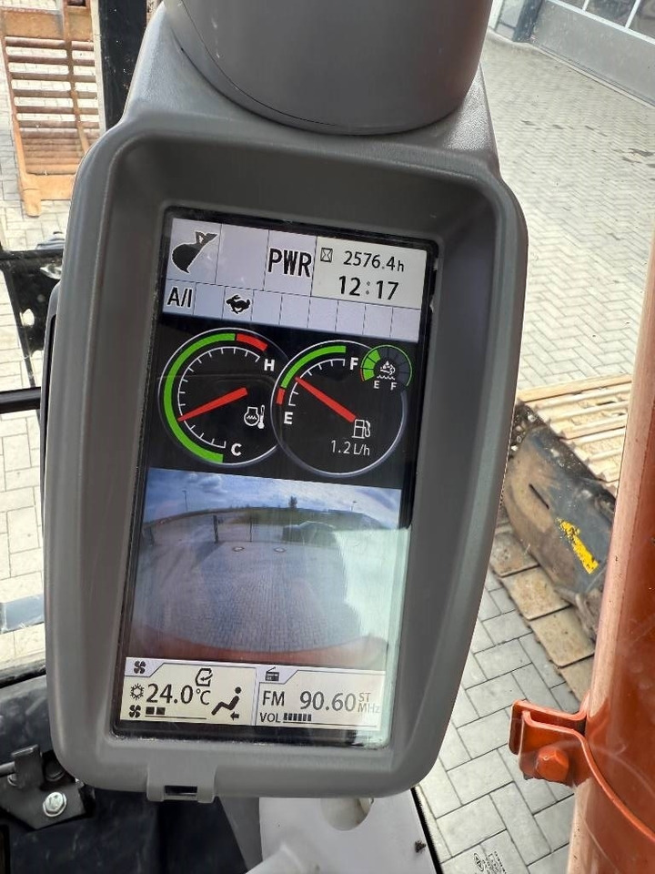 Crawler excavator Hitachi ZX 250 LC N-6: picture 12