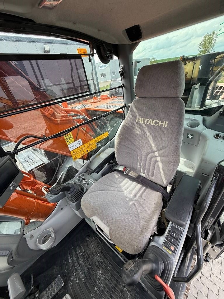 Crawler excavator Hitachi ZX 250 LC N-6: picture 10