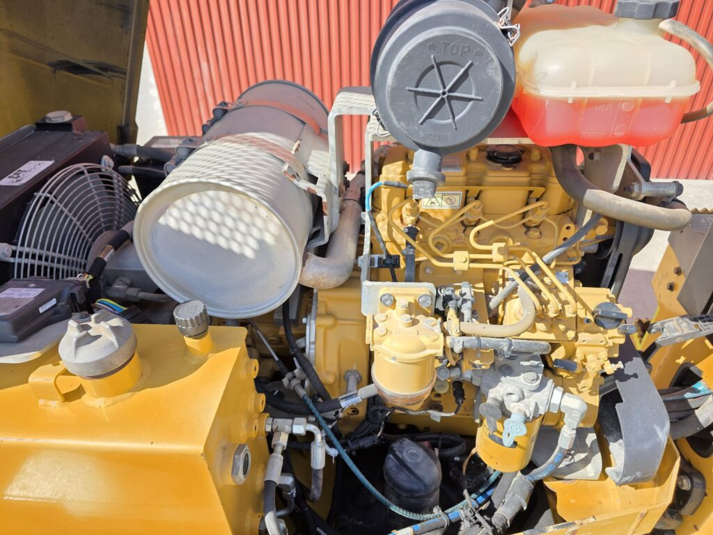 CAT CB24B - Roller: picture 4 CAT CB24B - Roller: picture 4