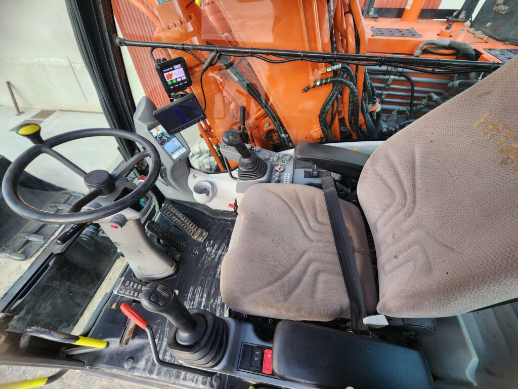 Wheel excavator HITACHI ZX145W-6: picture 10