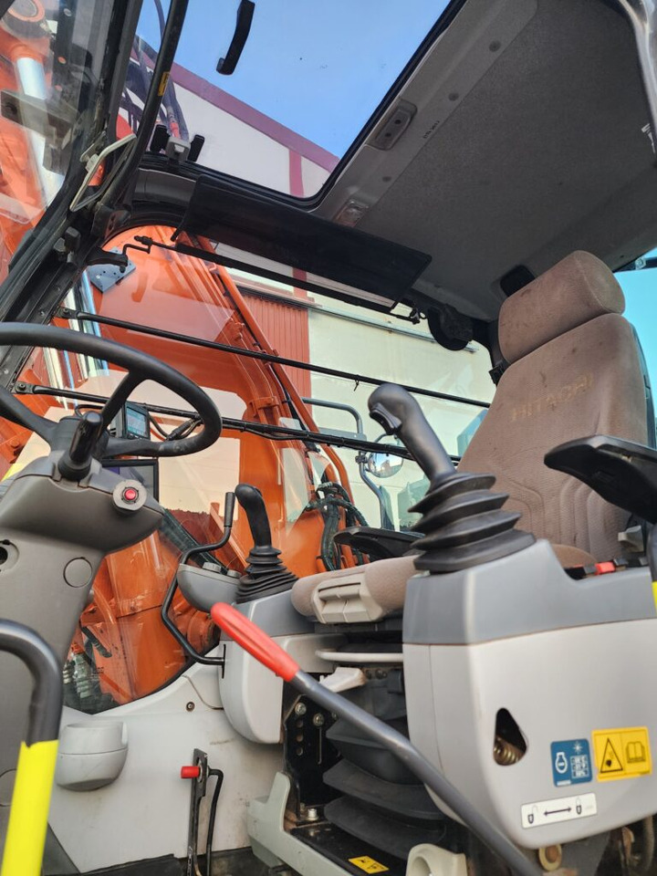Wheel excavator HITACHI ZX145W-6: picture 9