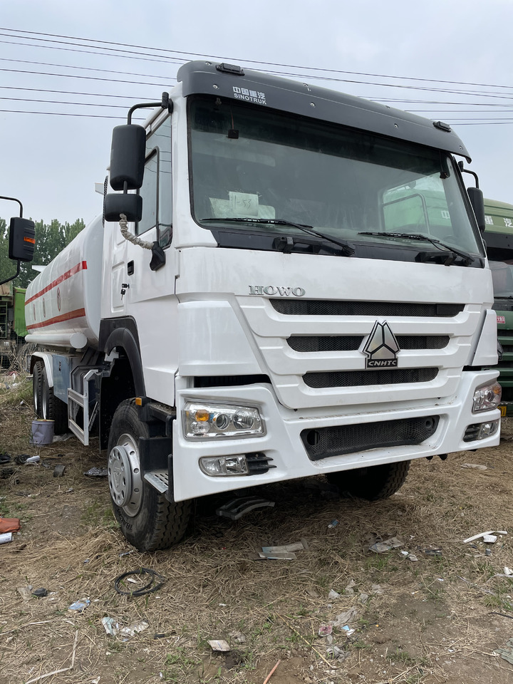 HOWO 6X4 WATER TANK TRUCK HIGH QUALITY 290HP/336HP / 371HP Tipper - Tank truck: picture 1 HOWO 6X4 WATER TANK TRUCK HIGH QUALITY 290HP/336HP / 371HP Tipper - Tank truck: picture 1