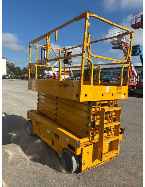 Haulotte Compact 14 - 13,80m Scherenarbeitsbühne *Akkus NEU - Scissor lift: picture 5 Haulotte Compact 14 - 13,80m Scherenarbeitsbühne *Akkus NEU - Scissor lift: picture 5