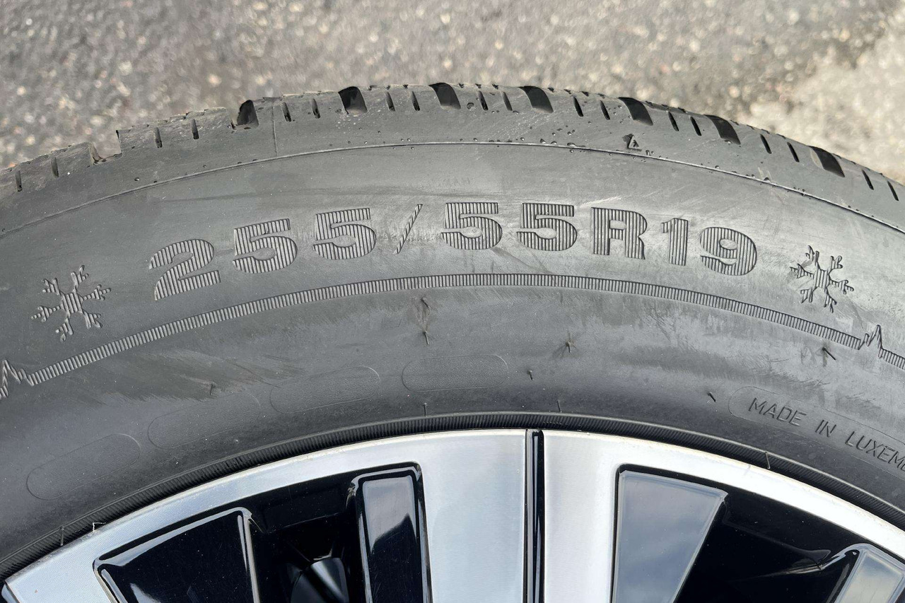 Volkswagen Toureg - Wheel and tire package for Car: picture 4 Volkswagen Toureg - Wheel and tire package for Car: picture 4