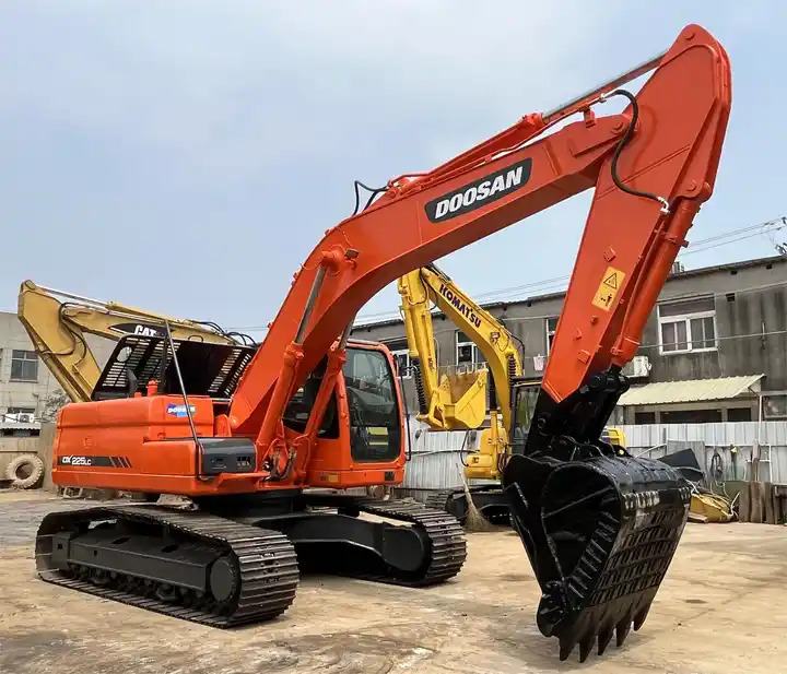 20 ton heavy machine used excavator digger doosan dx225lc with good performance - Crawler excavator: picture 2 20 ton heavy machine used excavator digger doosan dx225lc with good performance - Crawler excavator: picture 2