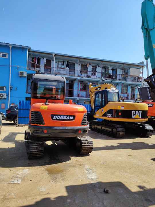 Awesome Performance Korea Imported Small Scale Used Doosan Dh60 Excavator in Shanghai - Crawler excavator: picture 2 Awesome Performance Korea Imported Small Scale Used Doosan Dh60 Excavator in Shanghai - Crawler excavator: picture 2