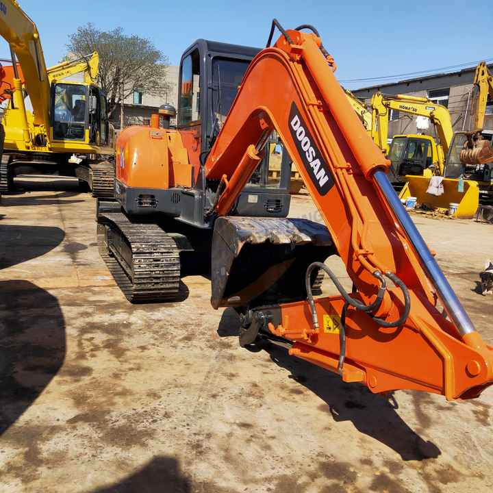 Awesome Performance Korea Imported Small Scale Used Doosan Dh60 Excavator in Shanghai - Crawler excavator: picture 2 Awesome Performance Korea Imported Small Scale Used Doosan Dh60 Excavator in Shanghai - Crawler excavator: picture 2