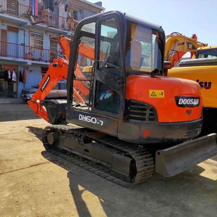 Awesome Performance Korea Imported Small Scale Used Doosan Dh60 Excavator in Shanghai - Crawler excavator: picture 2 Awesome Performance Korea Imported Small Scale Used Doosan Dh60 Excavator in Shanghai - Crawler excavator: picture 2