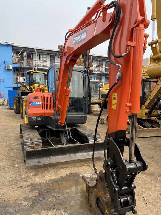 Awesome Performance Korea Imported Small Scale Used Doosan Dx60 Excavator in Shanghai - Crawler excavator: picture 2 Awesome Performance Korea Imported Small Scale Used Doosan Dx60 Excavator in Shanghai - Crawler excavator: picture 2
