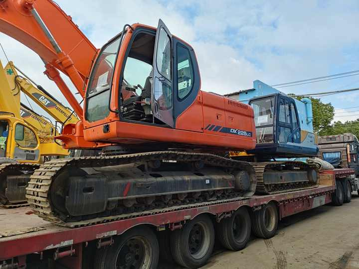 Best Selling DOOSAN excavator machine construction used machinery equipment dx225 DX60 DX70 DH60 DH220 used excavators in stock - Excavator: picture 3 Best Selling DOOSAN excavator machine construction used machinery equipment dx225 DX60 DX70 DH60 DH220 used excavators in stock - Excavator: picture 3