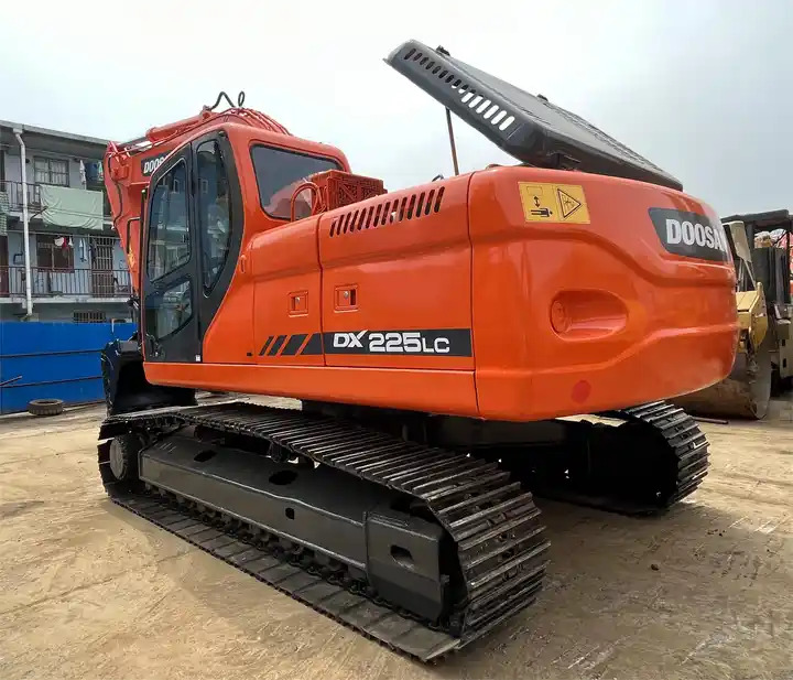 Cheap Used Korea Brand Doosan DX225LC 20 ton Excavator - Crawler excavator: picture 5 Cheap Used Korea Brand Doosan DX225LC 20 ton Excavator - Crawler excavator: picture 5