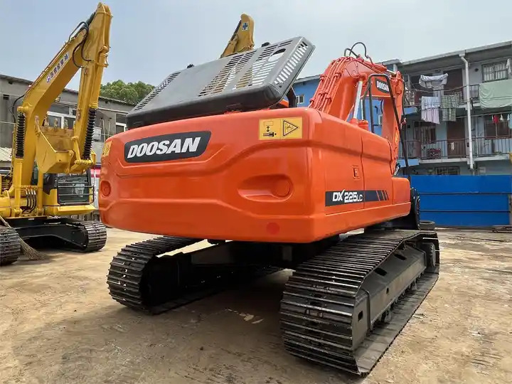 Cheap Used Korea Brand Doosan DX225LC 20 ton Excavator - Crawler excavator: picture 3 Cheap Used Korea Brand Doosan DX225LC 20 ton Excavator - Crawler excavator: picture 3