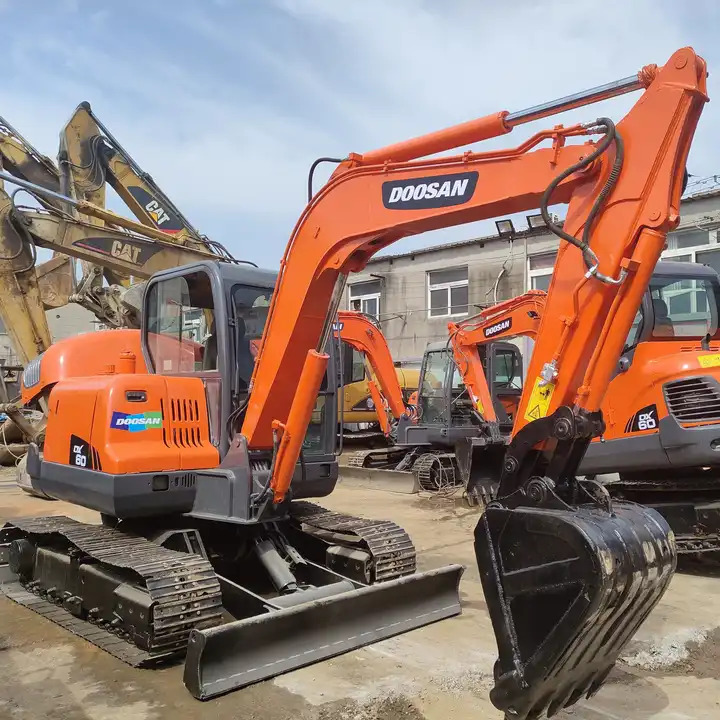 Doosan DX60 Mini Wheel Excavator for Sale Provided Korea Good Construction Original Korea Doosan Engine 6 T,6 Ton in stock - Crawler excavator: picture 1 Doosan DX60 Mini Wheel Excavator for Sale Provided Korea Good Construction Original Korea Doosan Engine 6 T,6 Ton in stock - Crawler excavator: picture 1