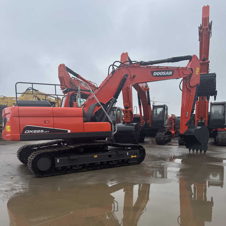Good Quality Original 23ton Doosan DX225LCA Used Large Excavators for Sale at Low Price Secondhand Doosan225LCA Heavy Digger - Crawler excavator: picture 1 Good Quality Original 23ton Doosan DX225LCA Used Large Excavators for Sale at Low Price Secondhand Doosan225LCA Heavy Digger - Crawler excavator: picture 1