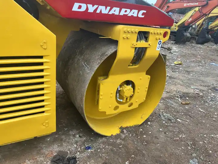 Road roller High Quality Used Industrial Compactor Machine Dynapac Cc 422 Hydraulic Vibrating Road Roller  For Sale With High Quality: picture 6