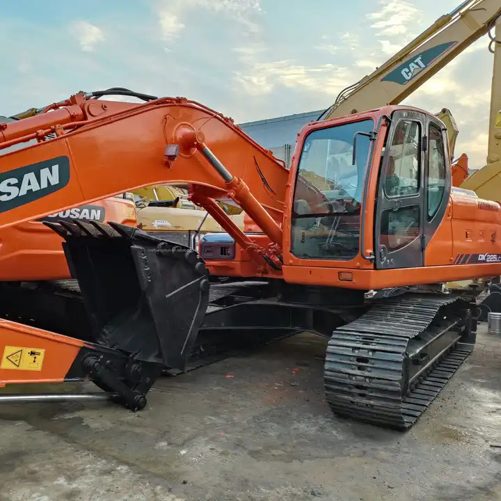 High Quality and Low price Used Doosan Dx60 Wheeled Excavator In Good Condition 6-ton Mini 6t Excavator for sale - Crawler excavator: picture 1 High Quality and Low price Used Doosan Dx60 Wheeled Excavator In Good Condition 6-ton Mini 6t Excavator for sale - Crawler excavator: picture 1