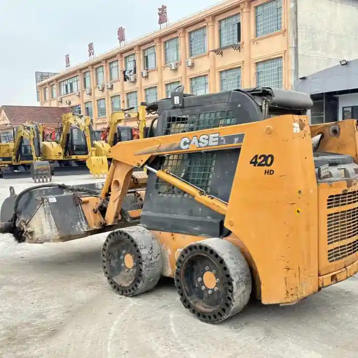 Original Second hand CASE skid steer loader 420 for sale compact skid steers loaders 440 430 420 in stock - Skid steer loader: picture 3 Original Second hand CASE skid steer loader 420 for sale compact skid steers loaders 440 430 420 in stock - Skid steer loader: picture 3