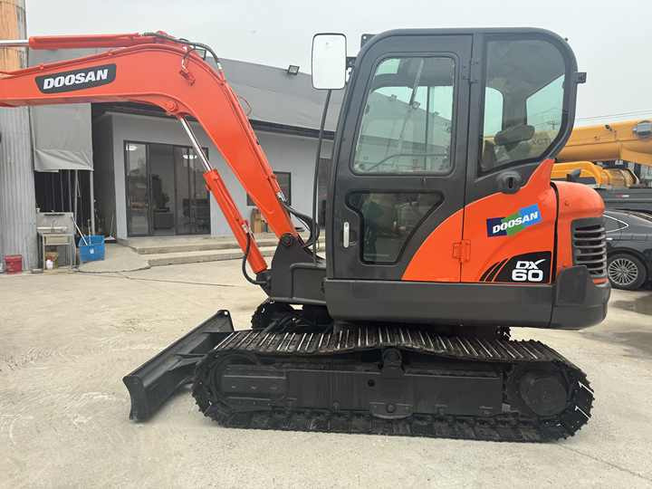 Used Excavator Doosan Dx60 Excavators Earth-moving Machinery Doosan Dx60 Dx80 Dx75 Dx225 Dh55 Dx60-9c for Sale - Crawler excavator: picture 3 Used Excavator Doosan Dx60 Excavators Earth-moving Machinery Doosan Dx60 Dx80 Dx75 Dx225 Dh55 Dx60-9c for Sale - Crawler excavator: picture 3