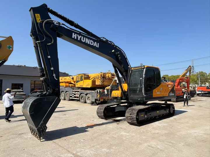 Used Good Quality Excavator Korea Hyundai 225LC-9T 225Lc-7 220LC-9S 150Lc-7 Good Quality for Sale at Low Price - Excavator: picture 3 Used Good Quality Excavator Korea Hyundai 225LC-9T 225Lc-7 220LC-9S 150Lc-7 Good Quality for Sale at Low Price - Excavator: picture 3