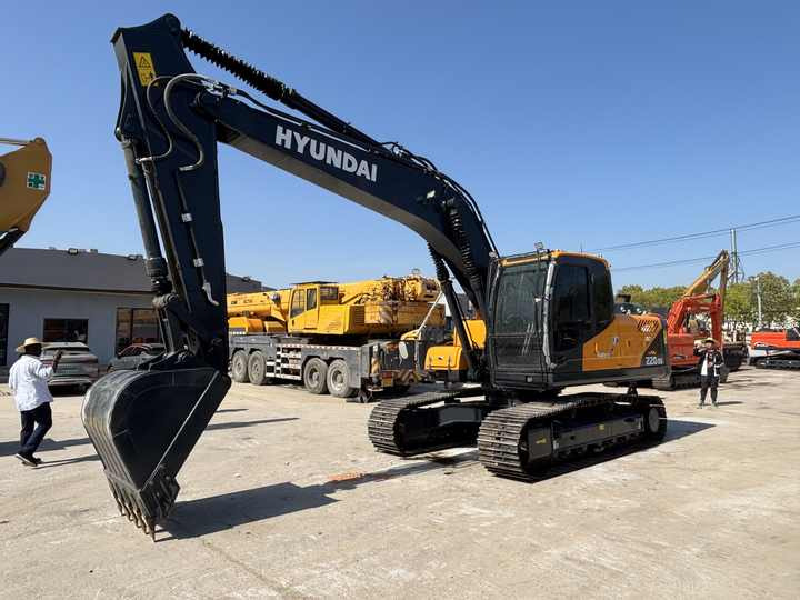 Used Good Quality Excavator Korea Hyundai 225LC-9T 225Lc-7 220LC-9S 150Lc-7 Good Quality for Sale at Low Price - Excavator: picture 2 Used Good Quality Excavator Korea Hyundai 225LC-9T 225Lc-7 220LC-9S 150Lc-7 Good Quality for Sale at Low Price - Excavator: picture 2