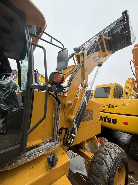 Used caterpillar backhoe loader CAT 420F2 in good condition for sale - Backhoe loader: picture 5 Used caterpillar backhoe loader CAT 420F2 in good condition for sale - Backhoe loader: picture 5