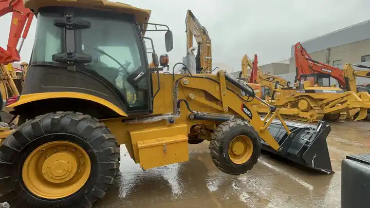 Used caterpillar backhoe loader CAT 420F2 in good condition for sale - Backhoe loader: picture 3 Used caterpillar backhoe loader CAT 420F2 in good condition for sale - Backhoe loader: picture 3