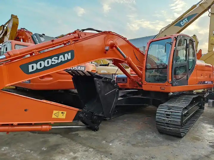 Used excavator Doosan DX60 with excellent working condition on sale Used Doosan DX60 excavator, Doosan DX60  mini excavators - Crawler excavator: picture 2 Used excavator Doosan DX60 with excellent working condition on sale Used Doosan DX60 excavator, Doosan DX60  mini excavators - Crawler excavator: picture 2