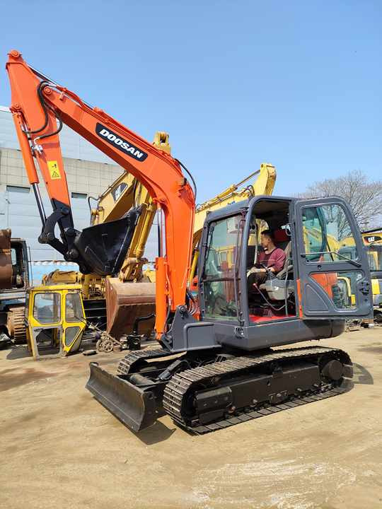 Used excavator doosan dx60 excavators machinery doosan dx60 dx80 dx75 dx225 dh60 dh60-7 excavator - Crawler excavator: picture 3 Used excavator doosan dx60 excavators machinery doosan dx60 dx80 dx75 dx225 dh60 dh60-7 excavator - Crawler excavator: picture 3
