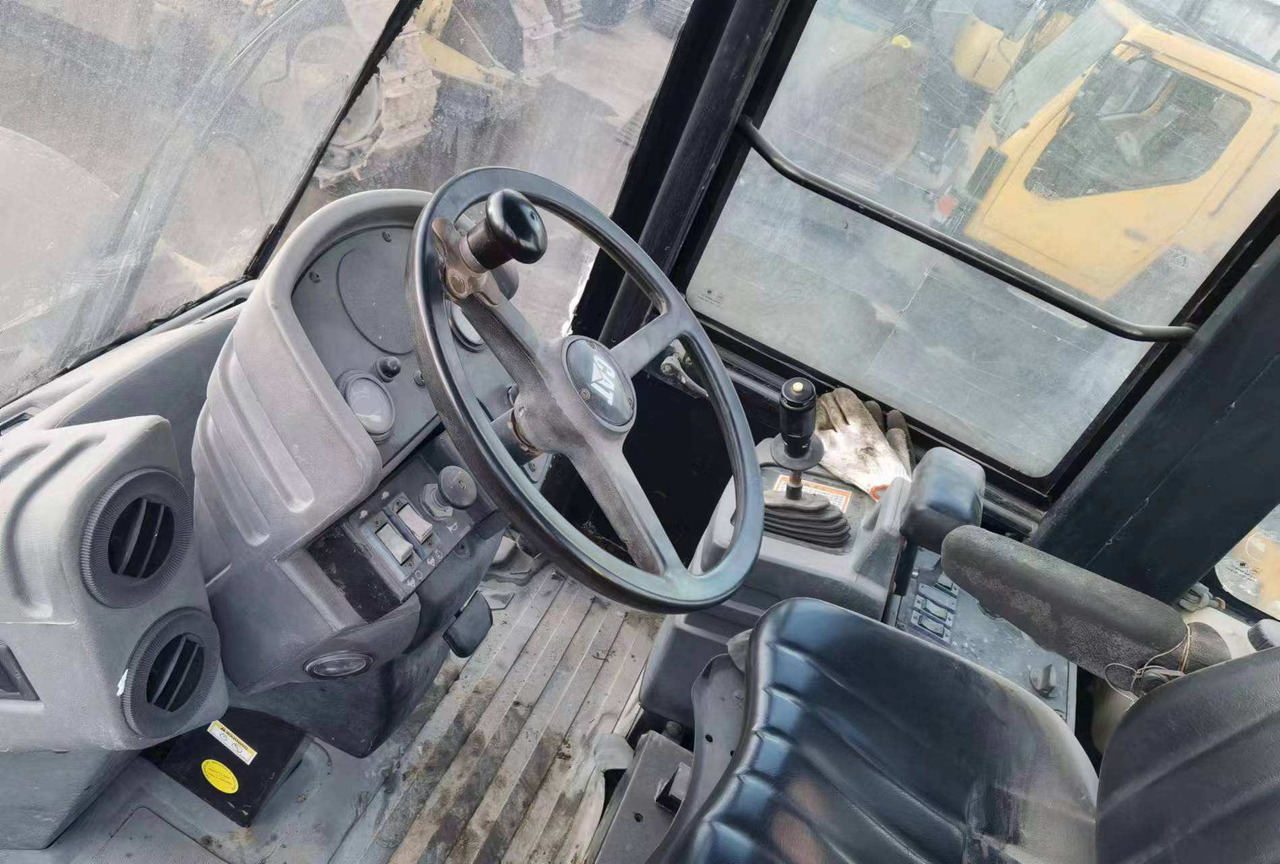 Used Road making machine CAT CS 683E roller - Road roller: picture 2 Used Road making machine CAT CS 683E roller - Road roller: picture 2