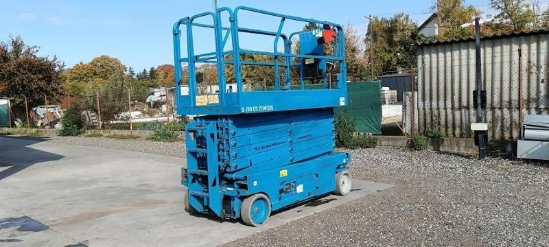 Genie GS4047 - 13,7m - electric - Scissor lift: picture 2 Genie GS4047 - 13,7m - electric - Scissor lift: picture 2