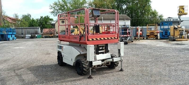 Haulotte Compact 10 DX - 4x4 - 10m - diesel - Scissor lift: picture 1 Haulotte Compact 10 DX - 4x4 - 10m - diesel - Scissor lift: picture 1