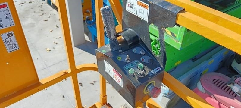 Scissor lift Haulotte Compact 14 - 14 m, electric: picture 14 Scissor lift Haulotte Compact 14 - 14 m, electric: picture 14